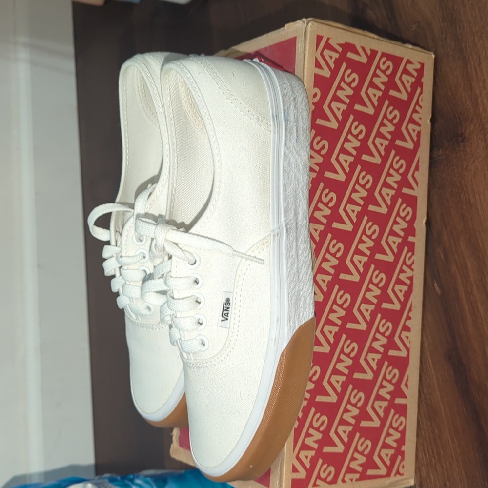 Vans - Picture 3 of 10